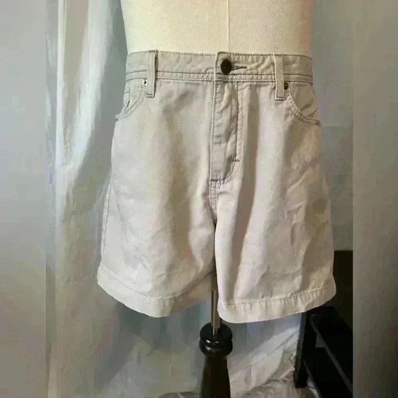 Lee Women's Lower On The Waist Shorts Beige Size 14 Medium. Pockets. 4.5” Inseam - Picture 1 of 7